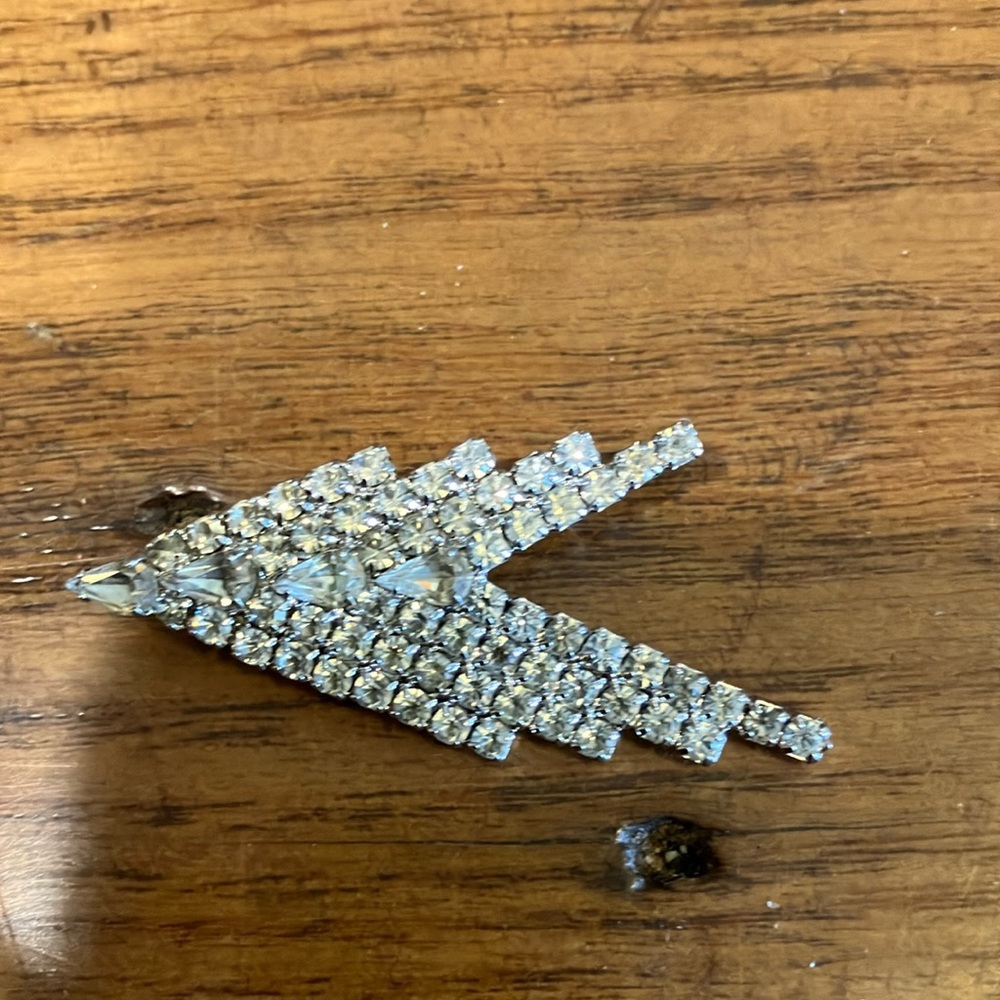 Lightning bolt crystal broach